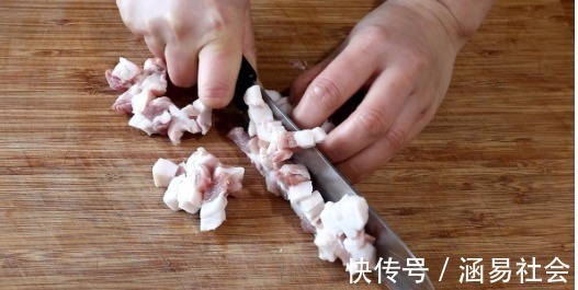 花椒粒|一碗面粉,2个萝卜,教你做好吃的萝卜丝饼,爱吃萝卜的快收藏