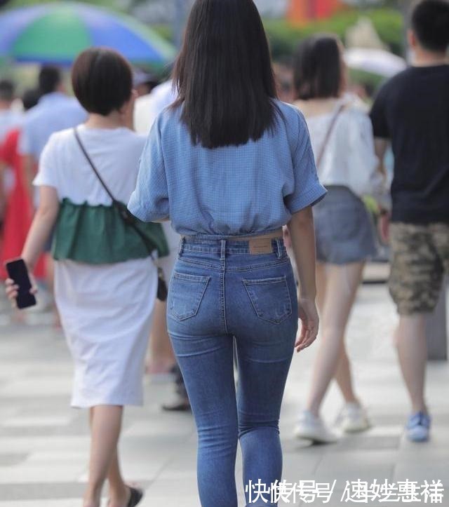 小姐姐|衣柜里要有一条破破烂烂的牛仔裤，个性百搭，还能让你光彩照
