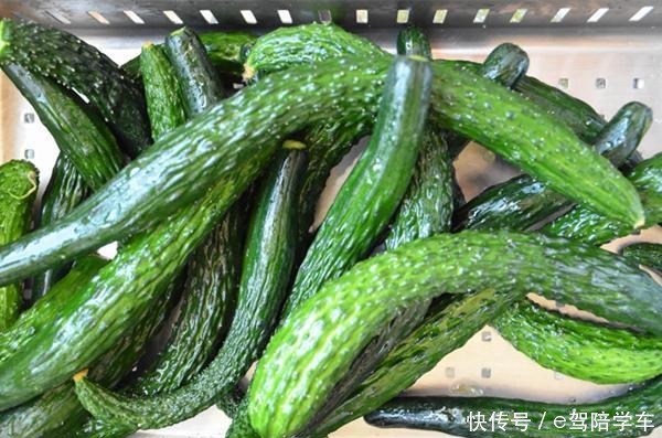 腌黄瓜还只加盐,那就错了!多加这一步,黄瓜嘎嘣脆,久放也不坏!