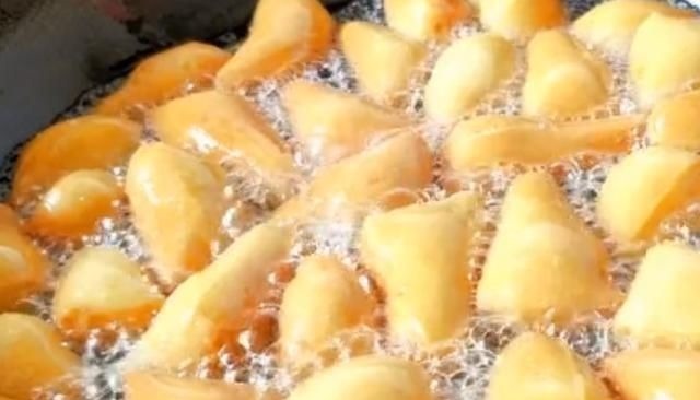 1碗面粉,2个鸡蛋,不蒸不煮,5分钟做一个大锅,比面包香