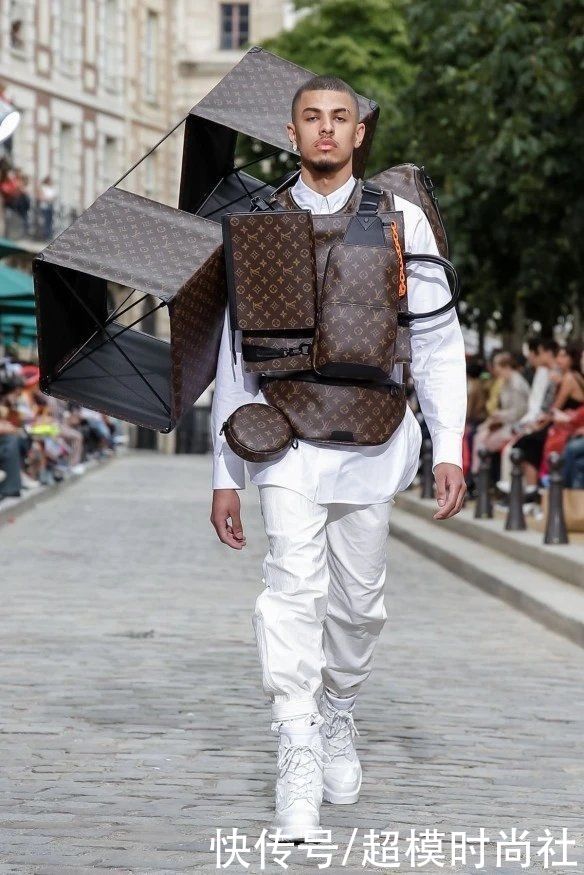 LV卖天价瑜伽垫引争议，定价18000元！网友大呼不懂时尚