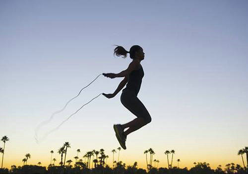 膝盖|每天跳一跳,心脏好了、肌肉壮实了、肚腩都“跳掉”啦!秋冬最好的运动,快做起来