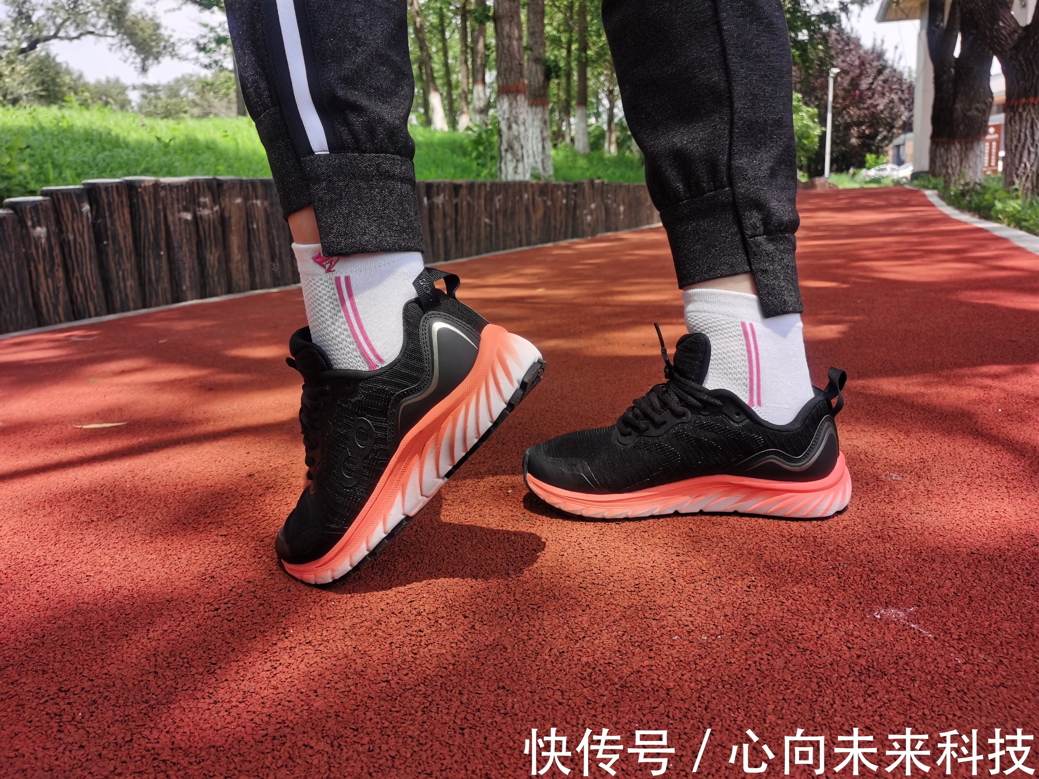 跑步|亚健康想开跑却不知如何选鞋,咕咚10K悦弹跑鞋,入门跑者首选