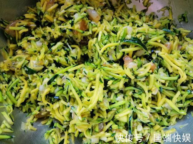 瓜丝|天冷了就吃这个馅的饺子！遇到这菜必买三十斤，比韭菜馅好吃多了