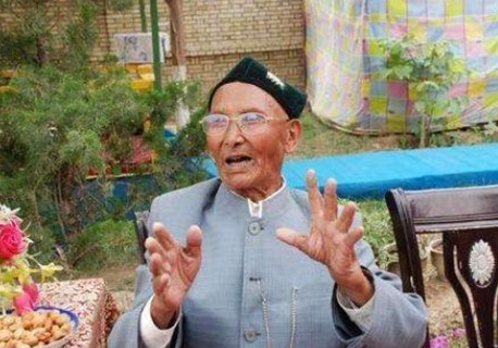 父亲|清朝最后一位世袭王爷,一直活到2014年,临终提一要求,让人泪崩