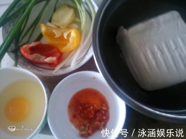 豆腐又一种好吃爆的做法！又香又快，还没出锅都想抓几块吃