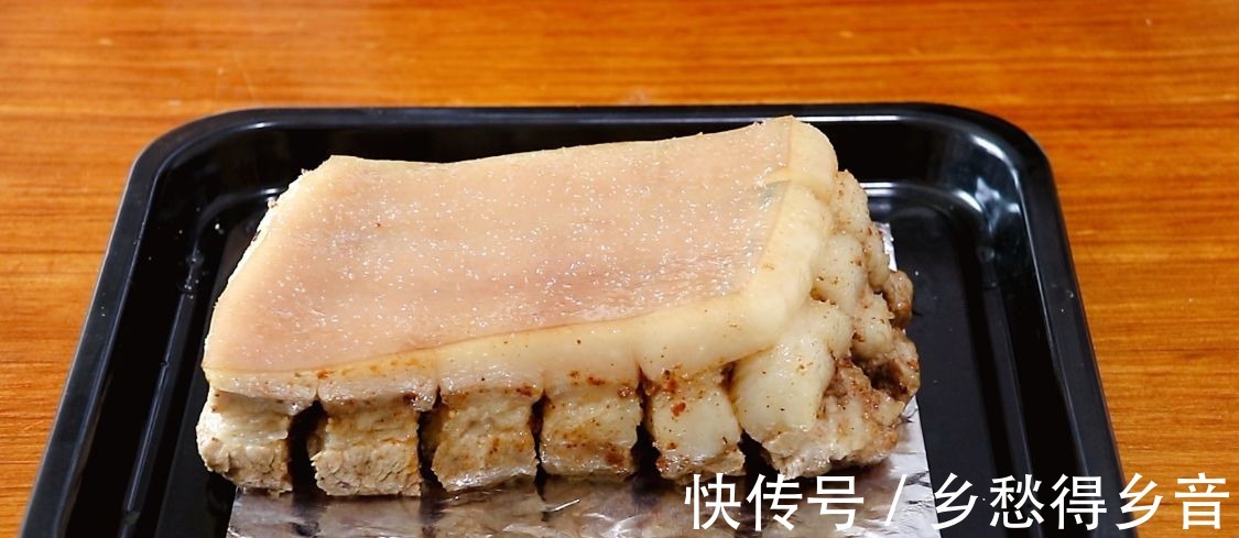 锡箔|脆皮五花肉的家常做法，搭配甜辣酱，开胃又解腻，特别的好吃！