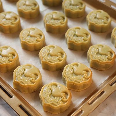 椰浆|椰蓉和抹茶红豆馅月饼