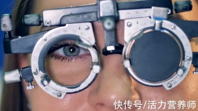 老花镜|年轻时近视眼,老了之后就不会眼花,老花镜更是用不着?看看真相