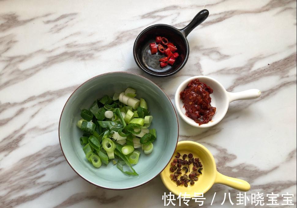家常小炒肉，掌握这几个窍门，肉片焦香不油腻，香辣下饭