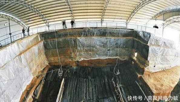 神秘土堆不积雪,原来是下面有个大宝藏,该宝藏沉睡千年了