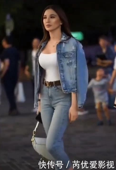 时尚达人一件牛仔夹克穿搭,看上去帅气十足