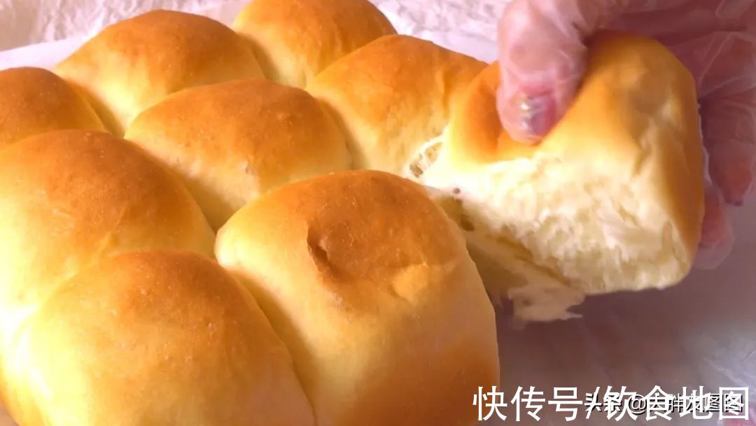 如棉花般柔软，软到让人不知所措的糖心小面包，撕开之后馋哭