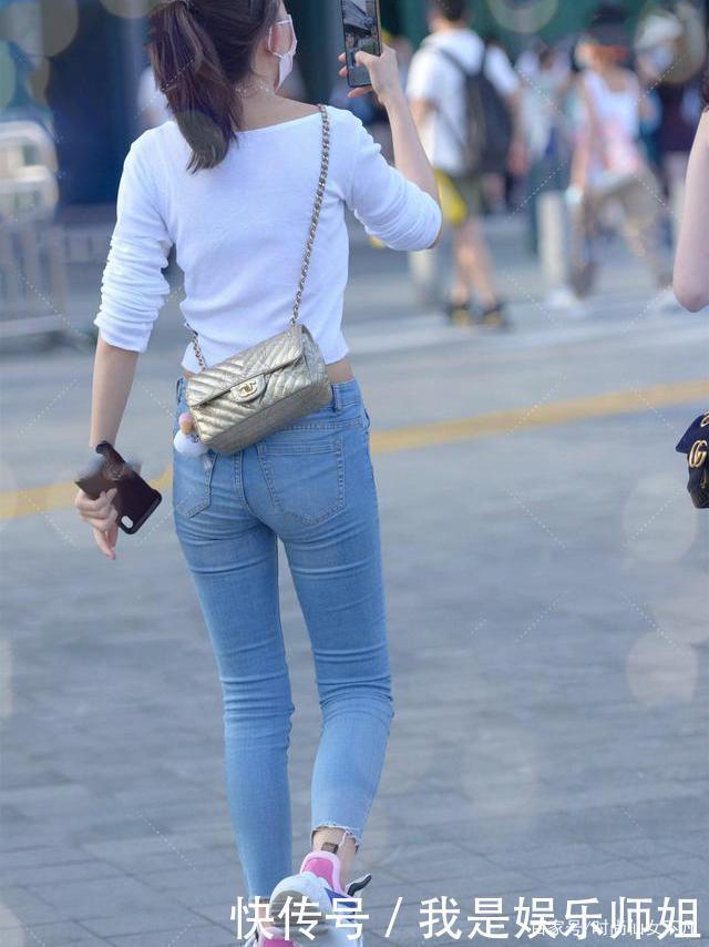 上衣|喜欢穿牛仔裤的女生,上衣要选时髦显身材的,才能远离“路人感”
