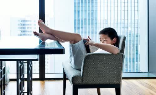 脊柱侧弯|经常头晕、耳鸣、失眠？1个部位被压迫了，对照4个症状看看