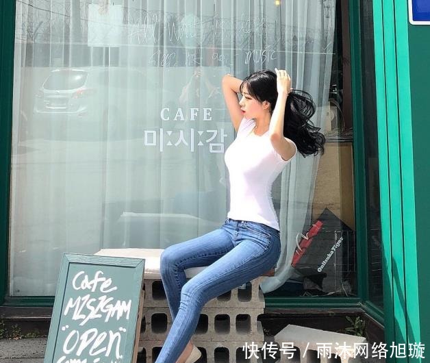 独特|牛仔裤看起来更加自然,带来女人的独特韵味