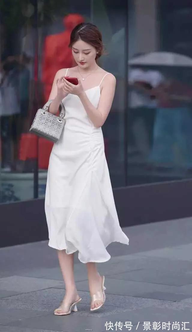 美女 难道今年流行透明高跟凉鞋吗?30位美女穿出了简约而不简单的效果