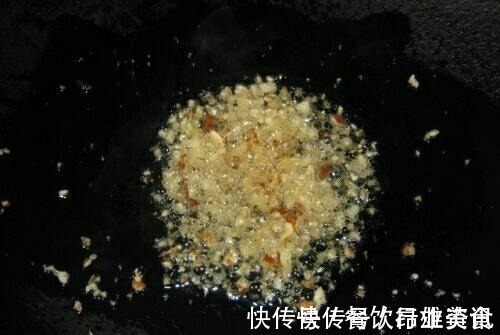 鲜嫩|半碗酱油搞定一只鸡——沙姜酱油鸡，入味鲜嫩，口口香醇