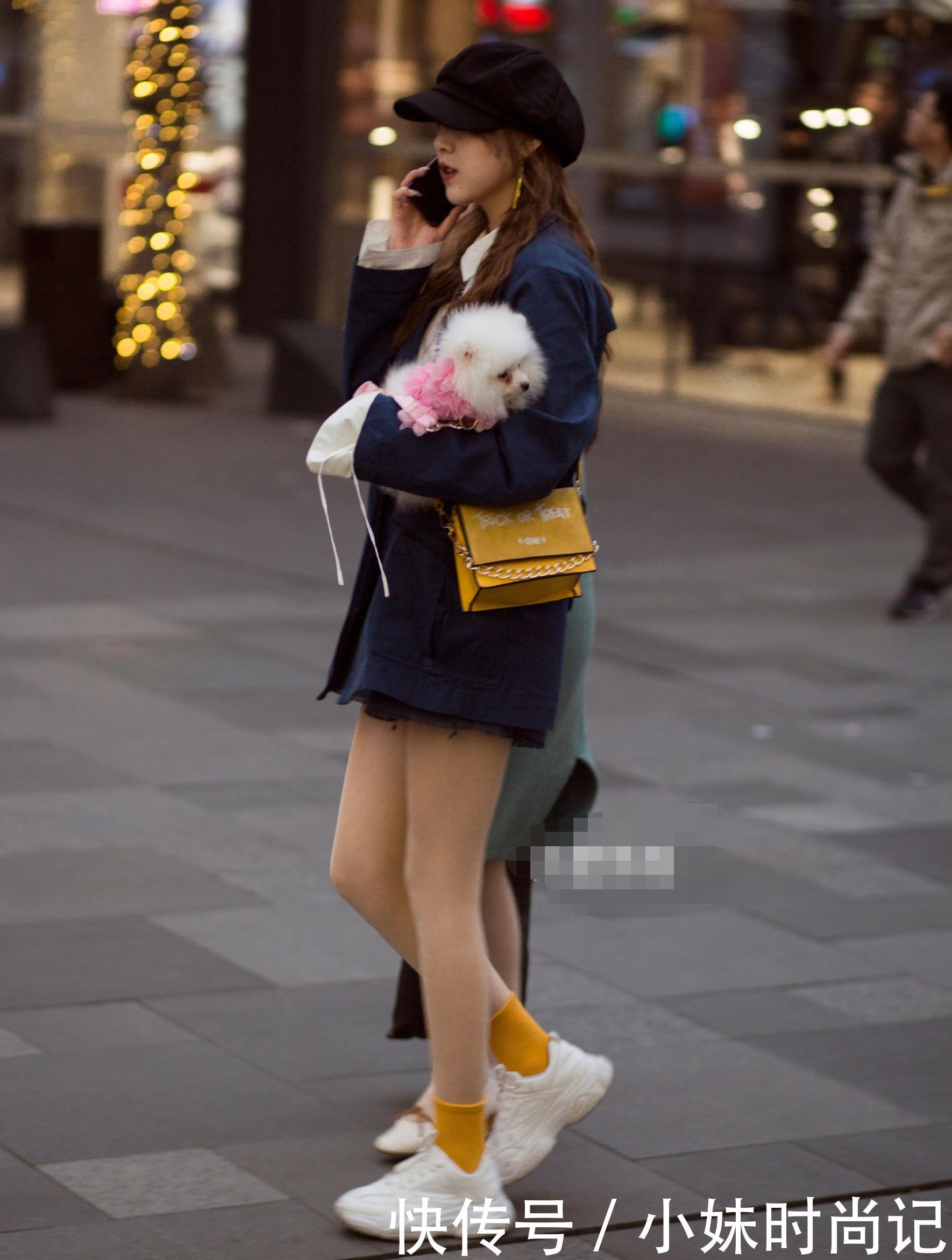 小姐姐|街拍:精美的妆容修饰脸部轮廓,小姐姐给人一种很知性优雅的感觉