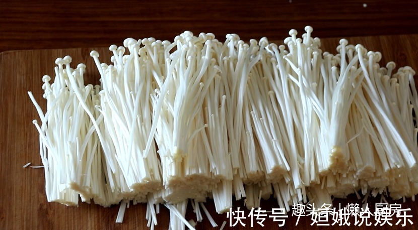 蒜蓉剁椒|教你做最简单的剁椒金针菇,配上秘制蒜蓉剁椒酱,味道超赞