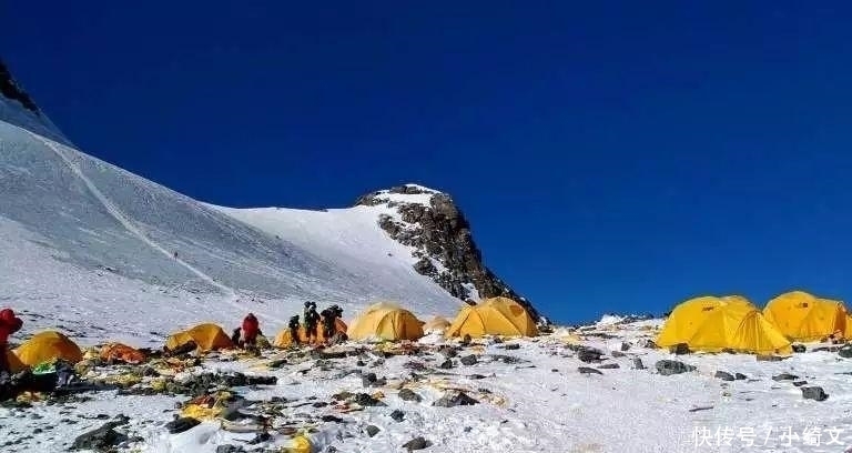 污染|世界最高峰快变成“屎尿山”,垃圾满地,网友求你们别再拉屎了