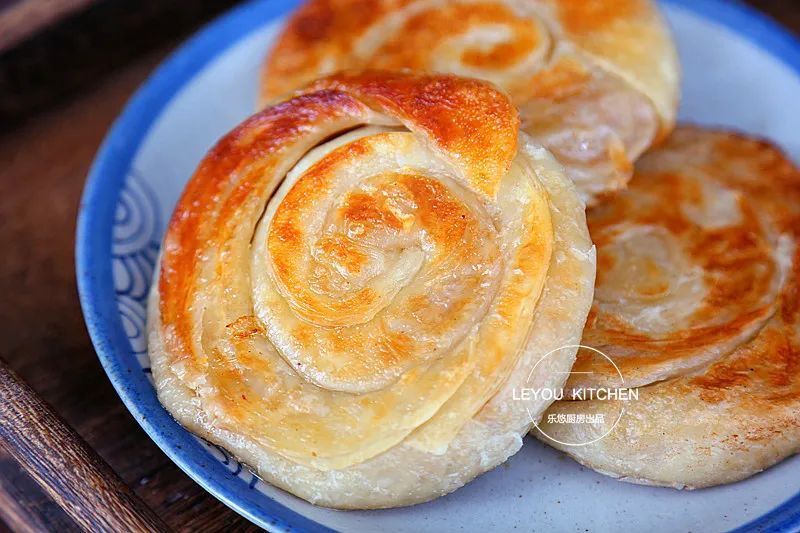 不用和面的牛肉饼，外酥里嫩，一卷一烙，比叫外卖还快