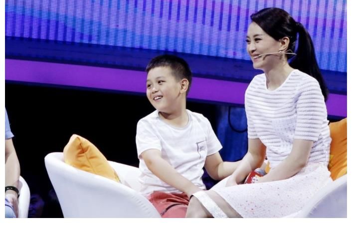 王艳|47岁“晴格格”却变“晴奶奶”：岁月侵蚀你时，连声招呼都不打？