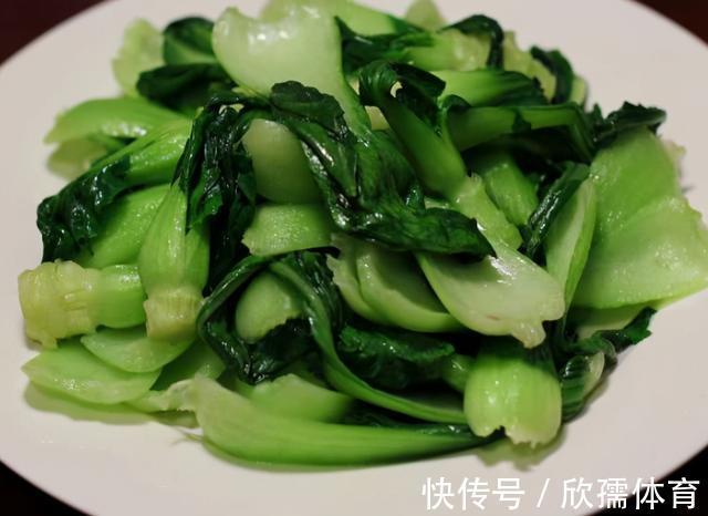 好吃|想吃脆嫩不变色的炒青菜，别再直接下锅炒，学会这招，好吃又好看
