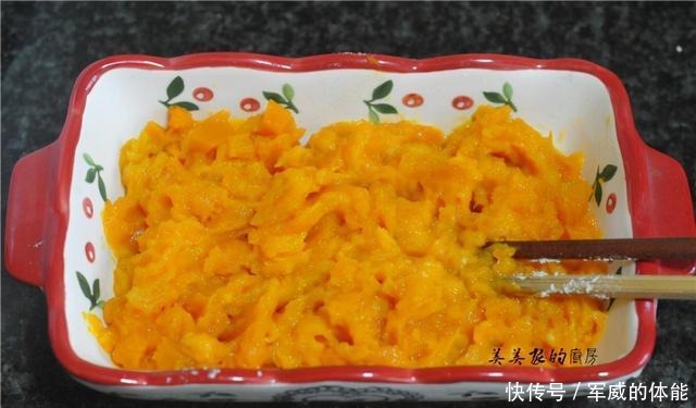 天冷,这早餐一定要试试,制作不过五分钟,比芝士蛋糕更细腻!