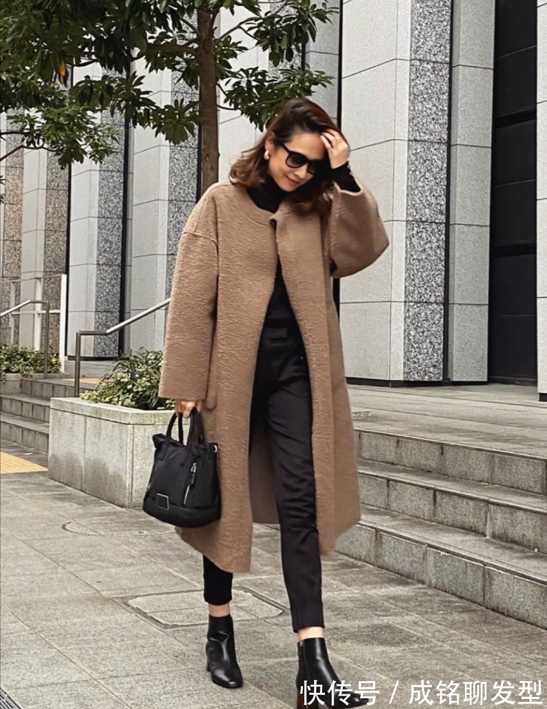 颜色|今年流行一种穿搭,叫“长大衣+九分裤”,四五十岁穿显瘦又减龄