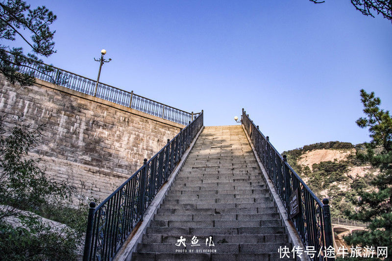 玻璃桥|落日余晖，一颦一笑染尽迷人秋色，遇见古老神秘之国—沂蒙山