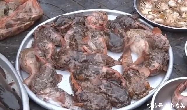 眼下|大妈路边卖“它”,从前都泛滥成灾了,眼下却成了宝,1斤也难求