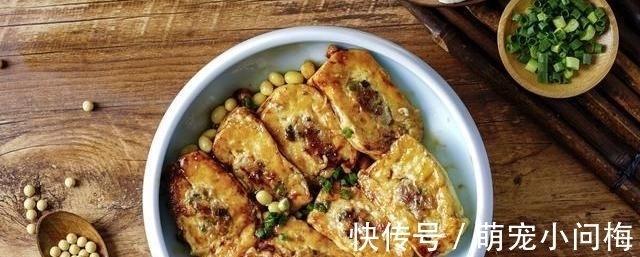 煎豆腐直接下锅，豆腐就毁了，掌握这4个技巧，豆腐不碎不粘锅