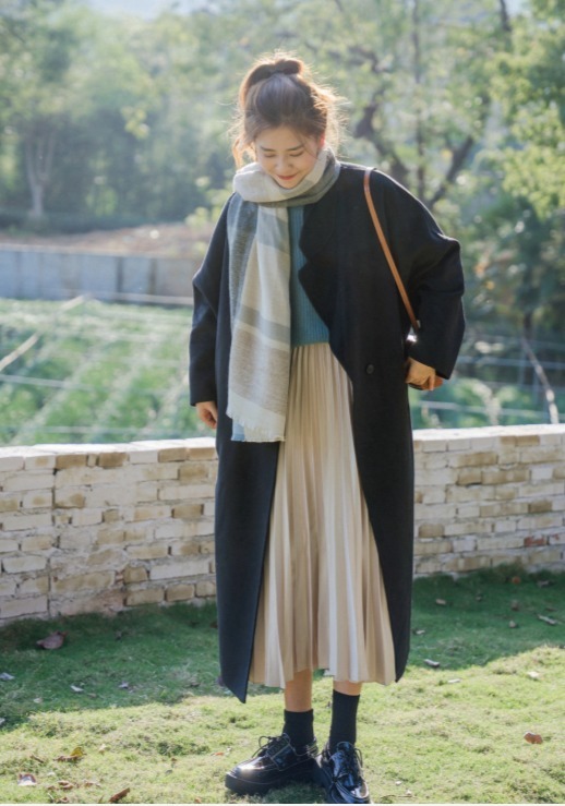 黑色大衣|“黑色大衣”烂大街?冬天学会这4套穿搭就够了,让你保暖又洋气