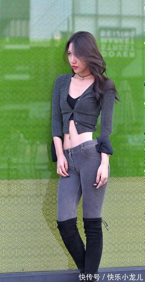 t恤 高腰设计的打底裤穿上后很显瘦,打造自己的时尚格调,穿出大气