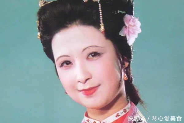 王熙凤|尤二姐第一次见贾母,鸳鸯为何掀开她的裙子?只有王熙凤一人知道