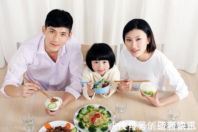 家长|别逼孩子吃饭了!孩子不爱吃饭别勉强,这背后的原因你可能不知道