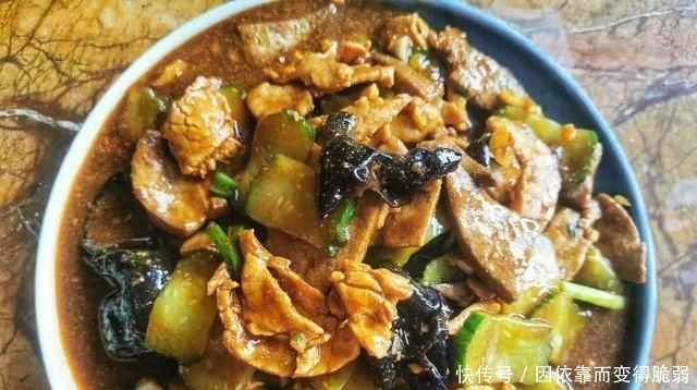 简单幸福的生活少不了一道简单快手的家常菜,荤素搭配全家都喜欢