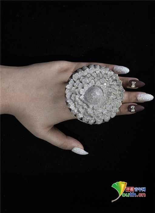 吉尼斯世界纪录|奢华!印度打造镶12638颗钻石戒指创世界纪录