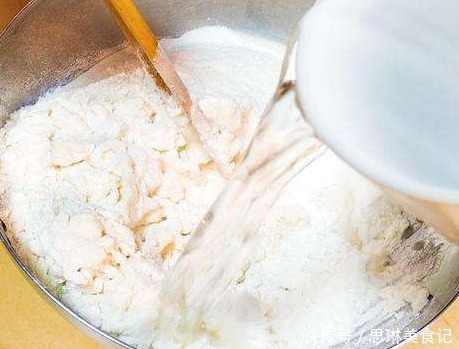 葡萄干|不揉面,不加泡打粉,教你蒸葡萄干发糕,蓬松香软,比蛋糕还好吃