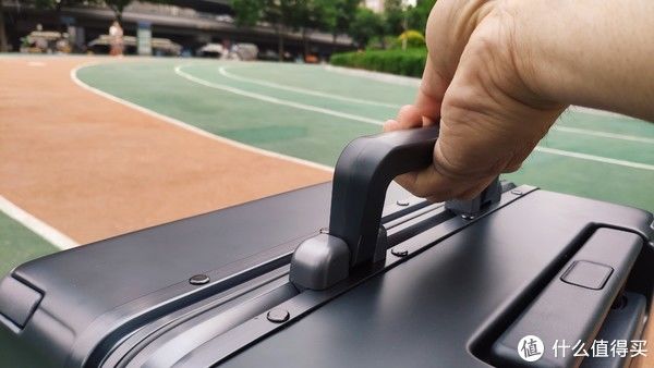 金属|安全加持下的旅途只因有地平线8号power登机箱