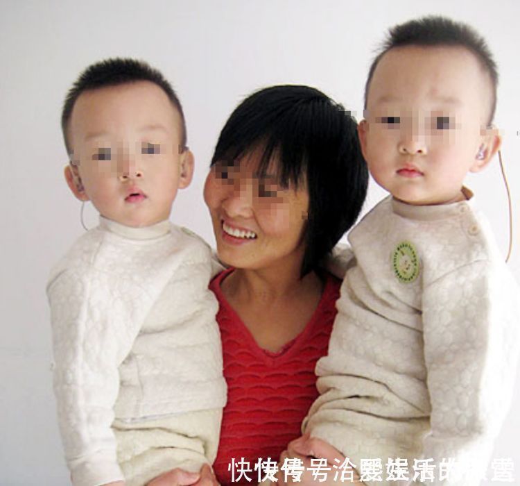 双胞胎儿子|产妇生下双胞胎儿子,长到2岁时,发觉不对去检查,医生却乐了