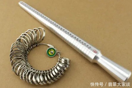 伤害性|翡翠知识详解：购买戒指除了材质和漂亮，还有一个更重要的因素！