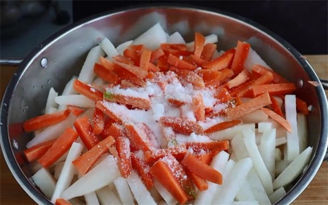 泡椒萝卜条|难怪酒店泡椒萝卜条那么好吃,原来诀窍如此简单,酸辣脆爽超好吃