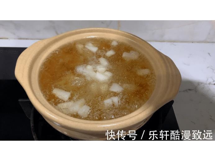 化妆品|女性要常喝的甜品,桃胶炖雪燕,美容养颜味道好