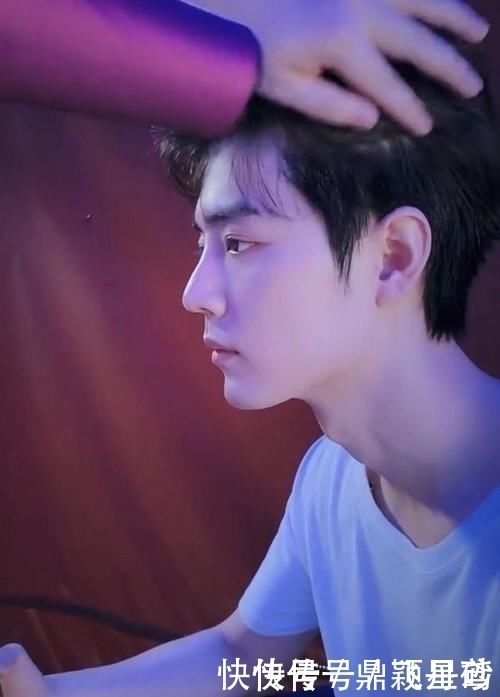 央视 肖战复出平台是央视,这就是红和糊的区别待遇,肖战挺住