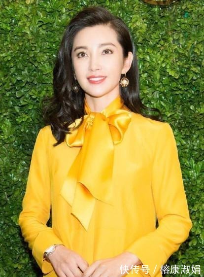 阿姨|女人过了50就放弃“黑长直”吧!换上这5种发型,阿姨变回姐姐