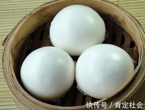 面食|夏天快速发面法，除了酵母加点它，5分钟就“爆盆”了