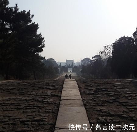 乾隆|直击乾隆儿子嘉庆帝墓地：回音壁让人叹为观止，陪葬皇后墓冷清！