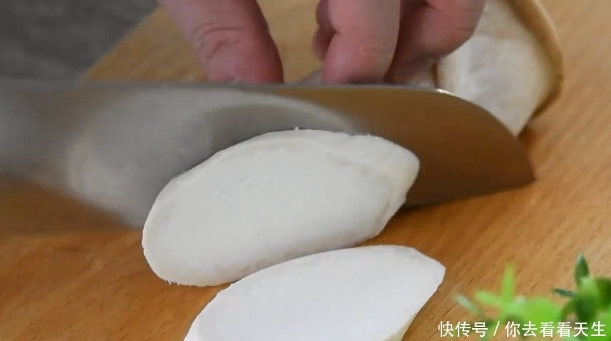 杏鲍菇简单一做,外酥里嫩,鲜香美味,我家一周做5次,比肉好吃